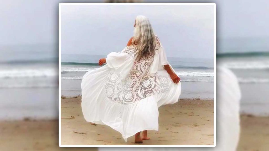 Cette mamie de 67 ans est élue la plus belle du monde, regardez-la quand elle se retourne !