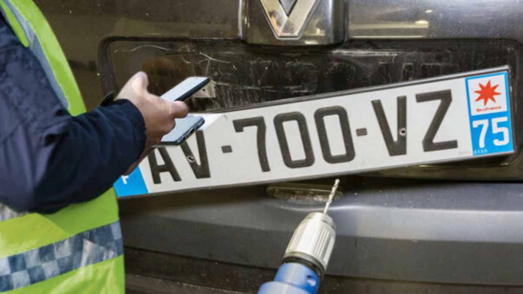 Gare à cette amende de 750 euros que vous risquez à cause de ce détail de votre plaque d’immatriculation