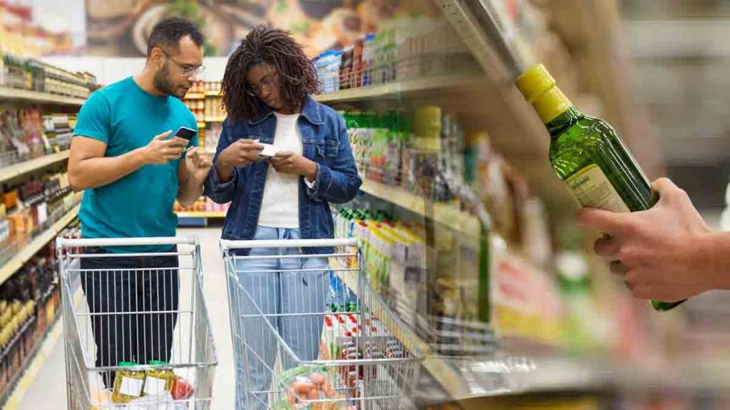 C'est l'effervescence dans cette nouvelle1 enseigne discount qui casse les prix de Lidl et Aldi : l’huile d’olive 5€ moins chère 