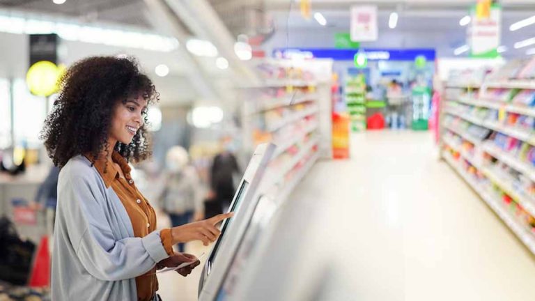 Leclerc, Auchan,... : les caisses automatiques sur la sellette ? Les supermarchés pourraient faire marche arrière ?