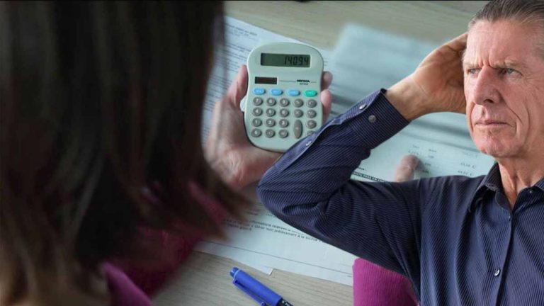 Retraite : voici combien d'impôt vous paierez en plus si l'abattement fiscal de 10% disparaît