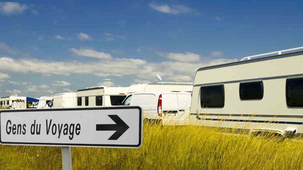 Gens du voyage : « ils traversent la butte pour faire leurs besoins », polémique sur cette aire de grand passage à Varilhes avant l'expulsion des occupants
