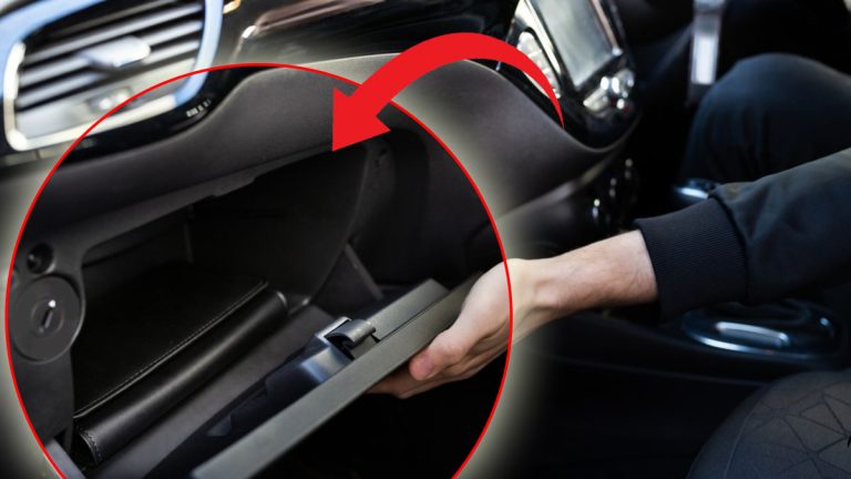 Pourquoi ouvrir votre boîte à gants à chaque fois que vous garez votre voiture ? Découvrez cette astuce ingénieuse
