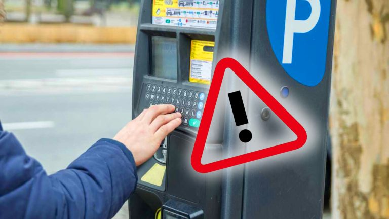 Une nouvelle arnaque vide votre compte au moment de payer à l’horodateur : ces villes sont déjà touchées