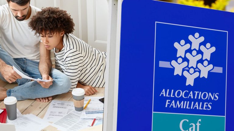 CAF : même avec un salaire de 2 000 €, vous pouvez toucher jusqu’à 1 000 € d’aides — mode d’emploi