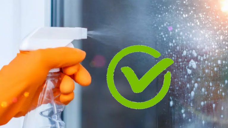 Le secret des hôtels pour rendre votre paroi de douche étincelante en une minute !