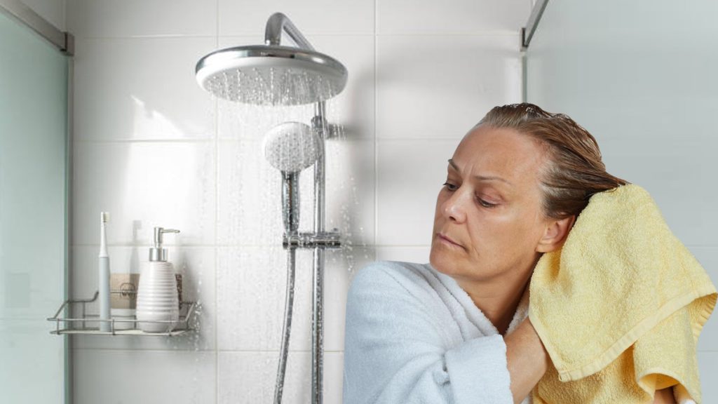 À partir de 65 ans, voici la fréquence idéale des douches selon les experts