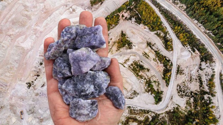 Une trouvaille incroyable de 40 millions de tonnes de lithium dans un endroit insoupçonné