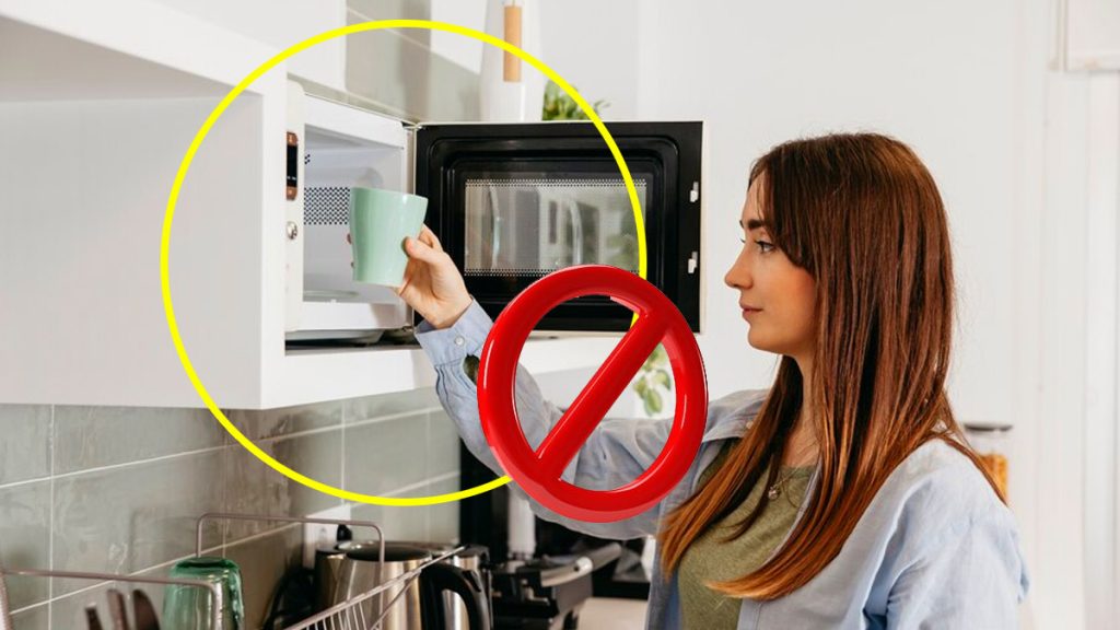 Des experts tirent la sonnette d’alarme : évitez absolument de chauffer de l’eau au micro-ondes