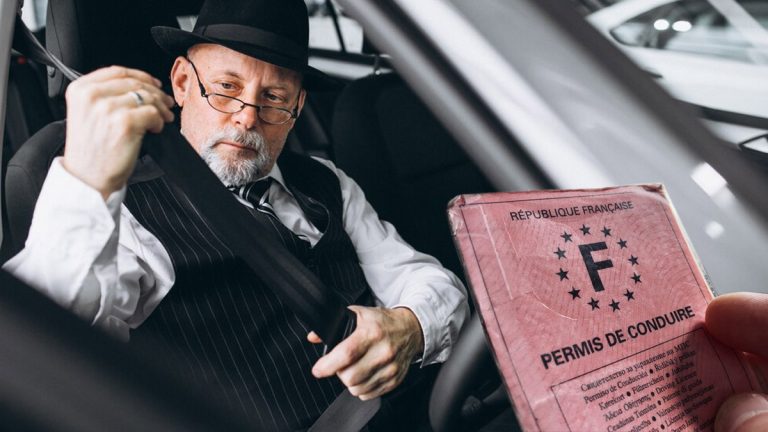 C’est confirmé: les seniors de plus de 70 ans vont rencontrer des problèmes avec leur permis de conduire.
