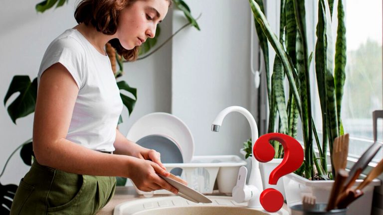 Lave-vaisselle VS lavage à la main : qui gagne la bataille de l'eau et de l'énergie ?