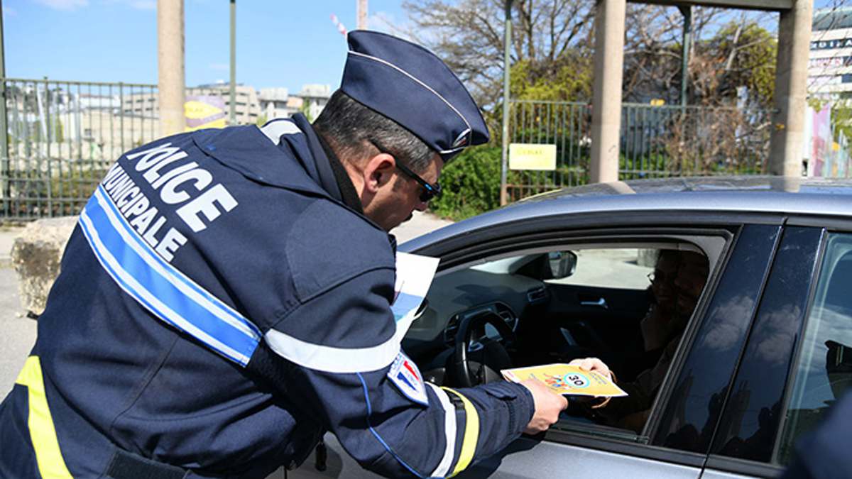 Avis à tous les automobilistes : une lourde amende en vue si vous roulez sans ce document obligatoire