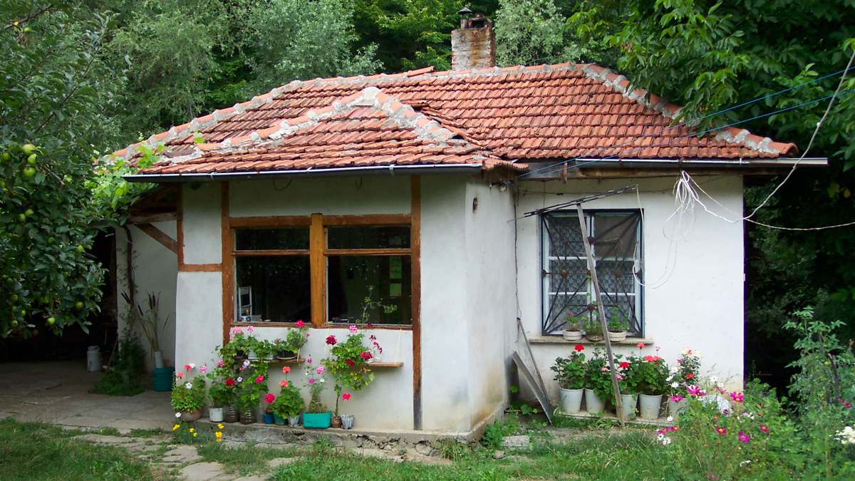 « Ils ont mis le compteur EDF à leur nom » : des squatteurs occupent illégalement la maison de retraités en rénovation et la proposent à la location