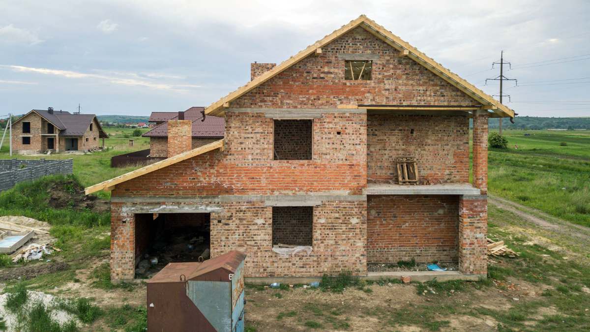 Ils squattent une maison de retraités en travaux … et osent la mettre en location ! « Ils sont même allés jusqu’à mettre le compteur EDF à leur nom »