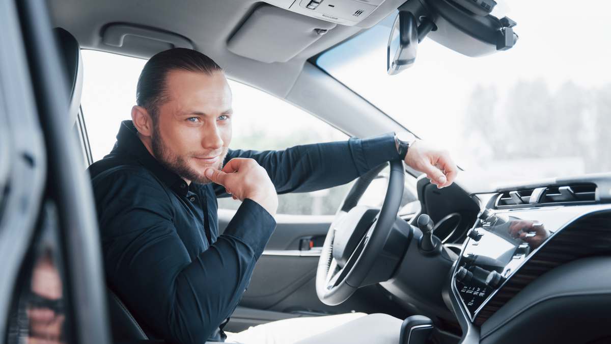 Je suis conducteur de voiture-radar (et j’adore ce travail) : découvrez combien je gagne
