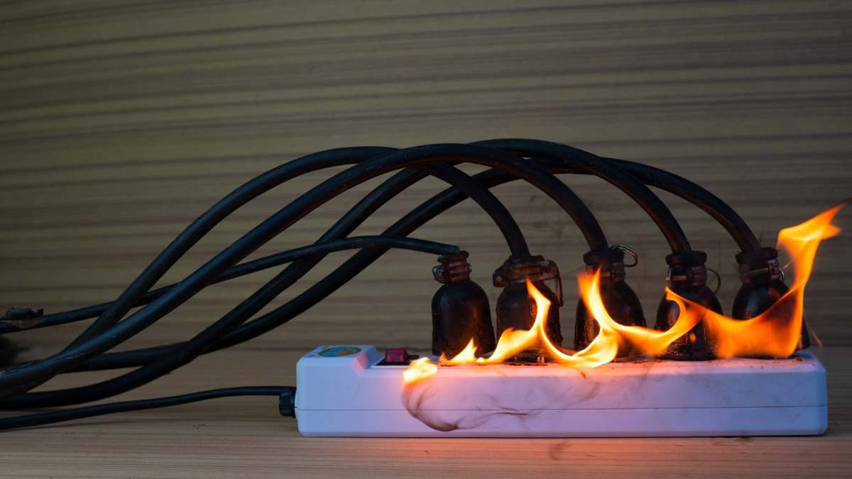 L’avertissement des électriciens : ne placez jamais votre multiprise ici, le danger est réel