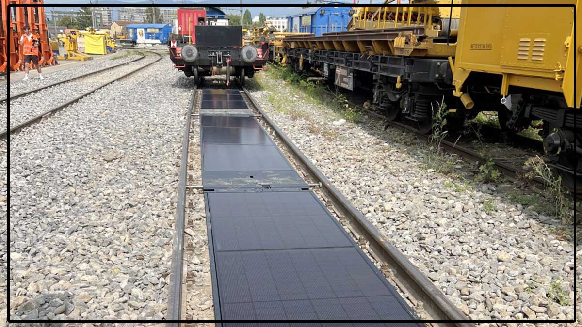 Des panneaux solaires au milieu de voies : le système ferrovoltaïque inédit au monde entre en service.