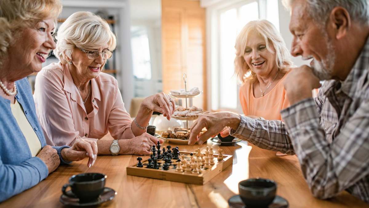 Ni échec ni puzzle : découvrez le passe-temps idéal pour les plus de 60 ans pour booster la mémoire et rester vifs au quotidien