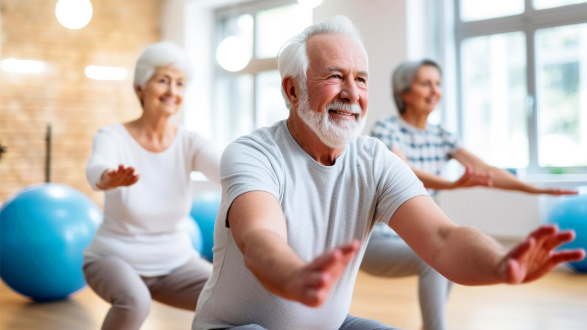 Ni haltères ni pompes : l’exercice idéal après 60 ans pour muscler sans risque
