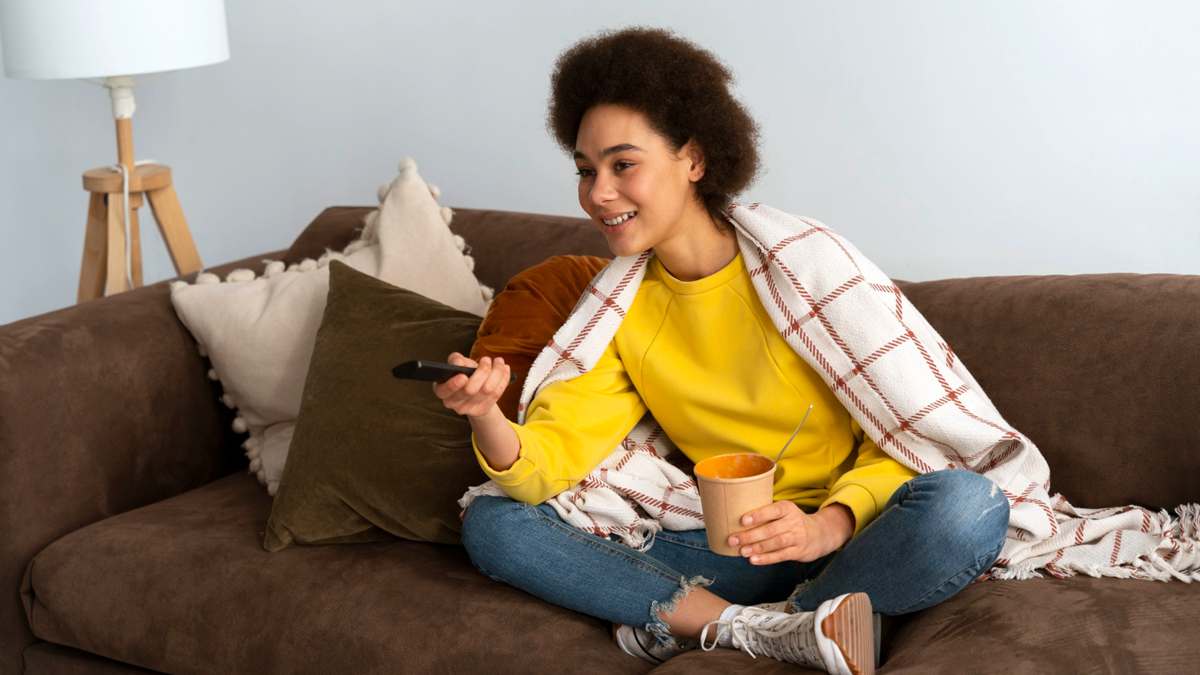 Rester chez soi au lieu de sortir : qu’est-ce que cela révèle vraiment sur vous selon la psychologie ?